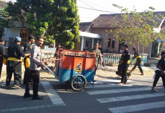 Para Pendekar saat Kerja Bakti Bersihkan Lingkungan