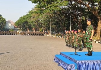 Dirum Kodiklatal Laksma TNI Gatot Hariyanto saat Apel Gabungan Puslatdiksarmil 