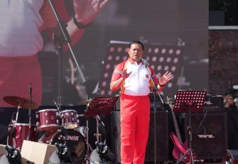Panglima TNI Laksamana TNI Yudo Margono, S.E., M.M. saat memimpin apel olahraga bersama dengan Wanita TNI di lingkungan Mabes TNI. (Kamis 16/2/2023).