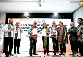 Penandatangan nota kerja sama Mutual Recognition Arrangement (MRA) untuk desain interior dilakukan oleh Lembaga Pengembangan Jasa Konstruksi (LPJK) dengan Professional Regulation Commission (PRC) Republic of the Philippines di kantor LPJK, Jakarta, Senin (20/11/2023). 