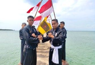 Dansatma Lanudal Tanjungpinang Mayor Laut (T) Istio Sugiono, melaksanakan ujian kenaikan tingkat bertempat di GOR Lanudal Tanjungpinang dan pantai Tanjung Siambang, Dompak Kepulauan Riau, Minggu (17/12/2023)