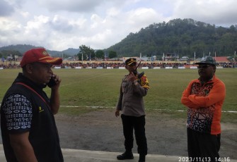 Personil Gabungan Polres Ngada Amankan Semi Final Turnamen Sepak Bola Soeratin Cup U-17 Kabupaten Ngada