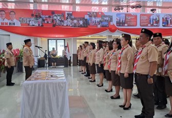 Walikota Bitung saat melantik pengurus Kwartir cabang Pergantian antar waktu kota Bitung