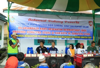 Layanan pengobatan gratis di Puskesmas Buhit, Kecamatan Pangururan, Jumat (23/6).