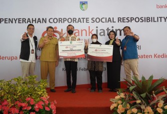 Bank Jatim Serahkan CSR kepada Pemkab Kediri