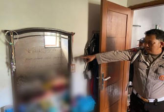 Aparat Kepolisian Resor Malang, Polda Jatim, melakukan penyelidikan mendalam terkait dugaan bunuh diri satu keluarga di Kecamatan Pakis, Kabupaten Malang, Selasa (12/12/2023