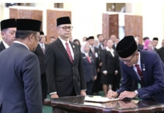 Pengambilan Sumpah Jabatan Deputi Bidang Persidangan