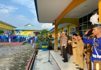 Pembina Upacara Satlantas Polres Lingga Sosialisasikan Kamstibcarlantas di SMK N 1 Singkep