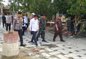 Dandim 1001/HSU-Balangan Letkol Inf Dhuwi Hendradjaja, S.Sos., M.I.Pol., bersama jajaran Forkopimda melakukan patroli pengecekan persiapan pengamanan Nataru yang bertempat di wilayah Kabupaten Balangan. Rabu (27/12/2023)