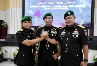 Pangdam XIV/Hasanuddin saat Pimpin Sertijab Komandan Korem 142/Tatag Brigjen TNI Deni Rejeki