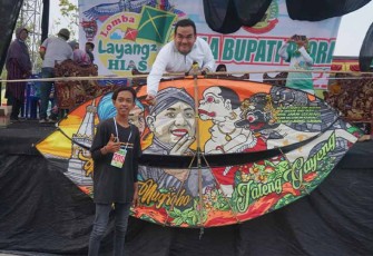 Bupati Blora,  Arief Rohman hadir dalam festival layang-layang Blora yang dihadiri peserta dari luar kota.