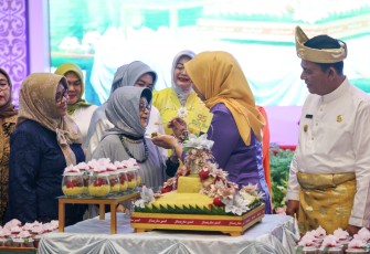 Gubernur Ansar Ajak Bersama perempuan Wujudkan Indonesia Emas 2045