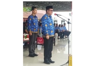 Walikota Bitung Maurits Mantiri saat memimpin apel peringatan hari koperasi Nasional Ke-76 dan Apel Korpri