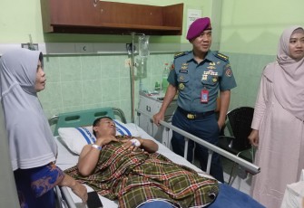 Kepala Dinas Penerangan Kodiklatal Kolonel Marinir Suharyono Kunjungi Personel di RSPAL dr Ramelan
