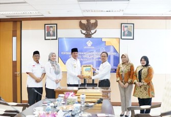 Wagub Rosjonsyah Serahkan LK Unaudited Provinsi Bengkulu Tahun 2022 di BPKP Provinsi 