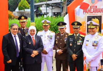 Ketua Umum dan Sekjen Gaman Semeru Indonesia Mengikuti Upacara Hari Pahlawan di Surabaya