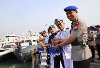 Dansatrol Lantamal V Hadiri Upacara Tabur Bunga Dalam Rangka HUT Ke-73 Polairud 
