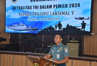 Kadiskum Lantamal V Letkol Laut (H) Harjanto, S. H Gelar Sosialisasi Netralitas TNI Dalam Pemilu 2024