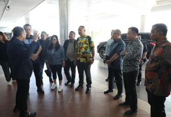 Komisi VI DPR RI saat melakukan peninjauan fasilitas, layanan dan rencana pembangunan Bandara Internasional Hang Nadim, Sabtu (15/7/2023).