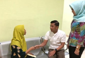 Kapolres Tapsel dan Ketua Bhayangkari Cabang Tapsel Beri Bantuan Pada Ibu Bocah Yang Koma Tiga Hari, karena Hanyut beberapa hari yang lalu.