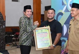 Wakil Bupati Trenggalek, Syah Muhammad Natanegara, saat menghadiri puncak peringatan Hari Kesehatan Nasional (HKN) ke-59 Kabupaten Trenggalek, di Pendopo Manggala Praja Nugraha, Selasa (14/11/2023)