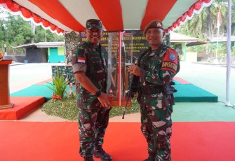 Danrem 121/ABW saat Kunjungi Pos Satgas Pamtas Yonarmed 16/Tumbak Kaputing 
