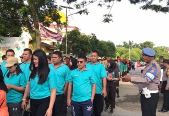 Momen Haornas ke-40 ini, Pemkab Paluta menggelar aksi Jalan sehat. Di dalam even tersebut, personel dari Polsek Padang Bolak, tampak hadir guna pengamanan dan pengawalan agar kegiatan berjalan dengan aman dan lancar.