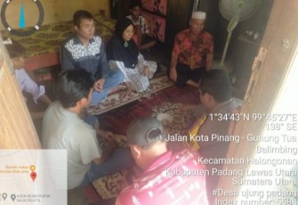 Bhabinkamtibmas Polsek Padang Bolak, Bripka Adam Pohan, dan Kapolsubsektor Halongonan, Aiptu Sofyan Harahap, selesaikan kasus pemukulan dengan cara kekeluargaan, Senin (6/11/2023) pagi.
