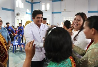 Bupati Bintan Roby Kurniawan usai menyaksikan pelantikan Pengurus Anak Cabang (PAC) Himpunan Masyarakat Nias Indonesia (HIMNI) Kecamatan Gunung Kijang, Minggu (21/05) di Gedung Community Centre Kawal.