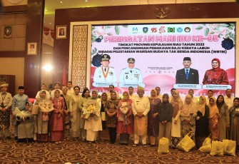 Peringatan Hari Ibu tingkat Provinsi Kepulauan Riau disejalankan dengan Pencanangan Pemakaian Baju Kebaya Labuh sebagai Pelestarian Warisan Budaya Tak Benda Indonesia (WBTBI)