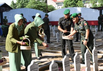 Dandim 0802/Ponorogo, Letkol Inf Hirta Juni Adriansyah, S. Sos., M. Han Pimpin Ziarah Rombongan Peringati Hari Juang TNI AD 2023