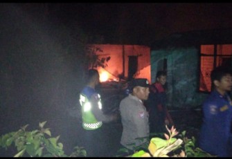 Satu Unit Rumah permanen di Desa Huta Lombang Kecamatan Padang Bolak Kabupaten Padang Lawas Utara Terbakar