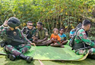 Satgas Yonif Raider 142/KJ di Tolikara