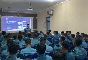 Prajurit Wing Udara 1 Puspenerbal Melaksanakan Pre Test Bahasa Inggris