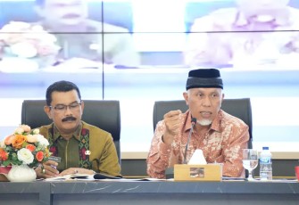 Gubernur Sumbar Mahyeldi menggelar rapat terbatas, bahas persoalan pembangunan jalan tol Padang-Pekanbaru.