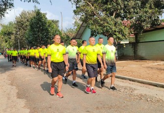 Personil Kodim 0801/Pacitan Laksanakan Lari Pagi Demi Jaga Kesehatan