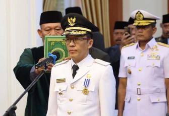 Hasan saat Dilantik sebagai Penjabat Walikota Tanjungpinang