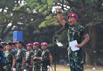 Dankodiklatal saat Resmi Buka Dikbrevet TNI AL Tahun 2023