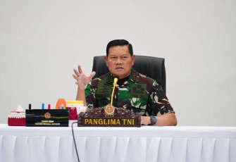 Panglima TNI Laksamana TNI Yudo Margono, S.E., M.M. saat mengawali rapat paparan Latihan Gabungan (Latgab) TNI 2023 oleh Dankodiklat TNI Letjen TNI Eko Margiyono, M.A. bertempat di Wisma Ahmad Yani Jl. Taman Suropati No.10, Menteng, Jakarta Pusat, Selasa (4/7/2023).