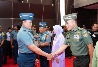 Panglima TNI Laksamana TNI Yudo Margono, S.E., M.M., saat menerima laporan korps kenaikan pangkat 33 Perwira Tinggi (Pati) TNI di Mabes TNI, Cilangkap, Jakarta Timur, Jumat (22/9/2023).