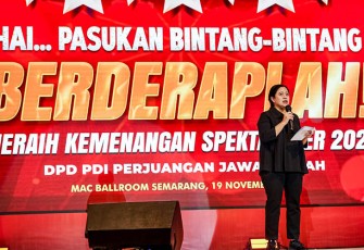 Puan saat memberi arahan dalam konsolidasi partai DPD PDIP Jawa Tengah di MAC Ballroom, Semarang, Minggu (19/11/2023). 