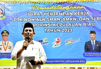 Gubernur Ansar saat Hadiri Penandatanganan Guru PTK Non ASN Se-Kota Batam
