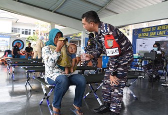 Satgas SAR Kolinlamil Berhasil Selamatkan Korban Kapal Nyaris Tenggelam