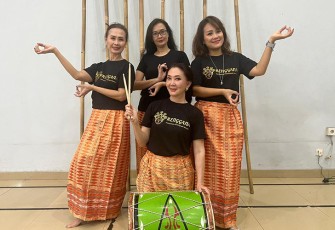 Komunitas Perempuan Menari