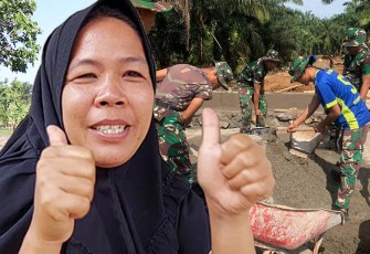ibu Pipin (37), salah satu warga Kelurahan Betungan, Kecamatan Selebar, Kota Bengkulu.