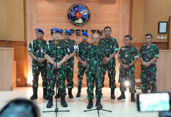 Danpuspom TNI dalam konferensi pers di Puspen TNI, Cilangkap, Jaktim pada Jumat (21/4/2023). 