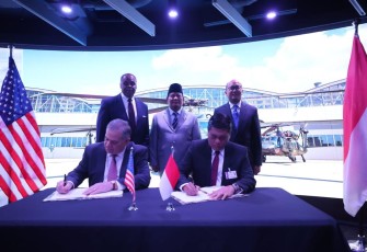 Menhan Prabowo saat Saksikan Penandatanganan Pengadaan 24 Helikopter Sikorsky S-70M Black Hawk Baru untuk RI, Rabu (23/8).