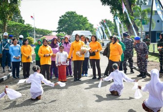 Tarian Lenso dan Musik Jukulele Anak-anak Sekolah Hang Tuah saat sambut Kunjungan Ibu Ketua Umum Dharma Pertiwi