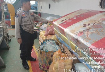 Patroli Polsek KSKP saat sambangi Pelabuhan Dermaga Pulau Baai