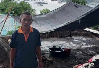 Bapak Garvin Karaki yang kesehariannya bekerja sebagai nelayan warga kelurahan Tandurusa penerima RTLH dalam program TMMD Ke-116 Kodim 1310/Bitung